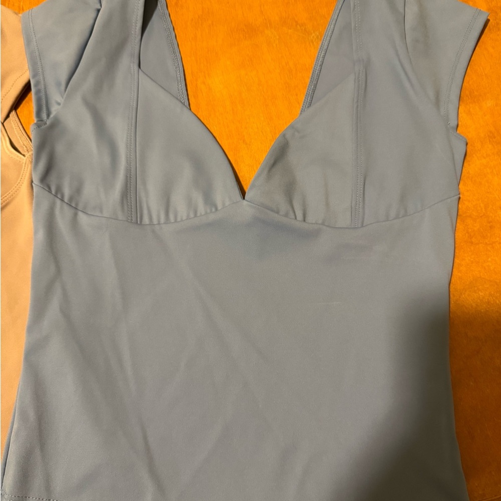 2 tops - Picture 6 of 6